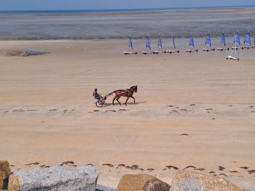 Sur la plage , du coté de Hauteville