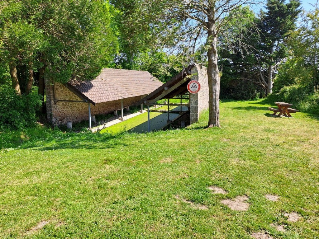 Qui a vu ce beau lavoir qui se trouve à..........