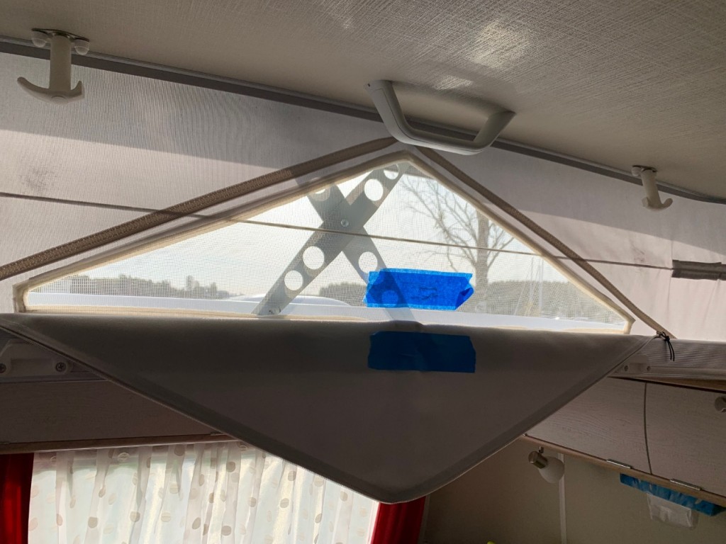 Pour éviter des accros …. On laisse ouvert à la fermeture .