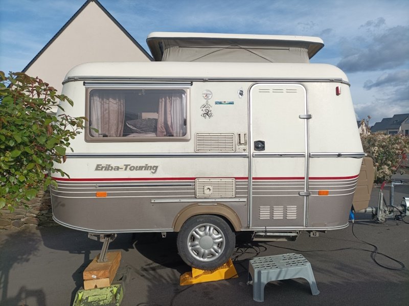 Bonsoir <br />C’est fait notre petite Eriba  est sortie du hangar. Une bonne toilette avant de prendre la route vendredi. Nous sommes dans les starting-blocks <br />A samedi ! <br /><br />Cricri et Loulou
