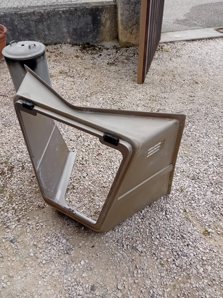 Coffre charnières.jpg