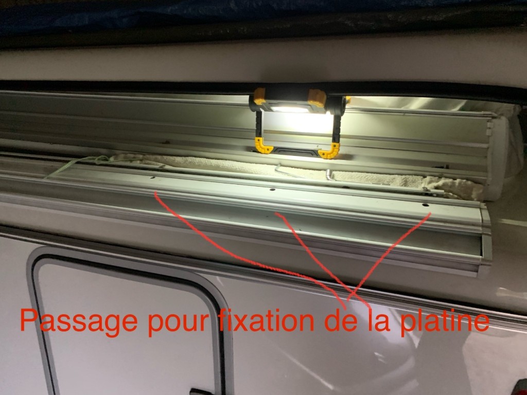 Platine support du store.