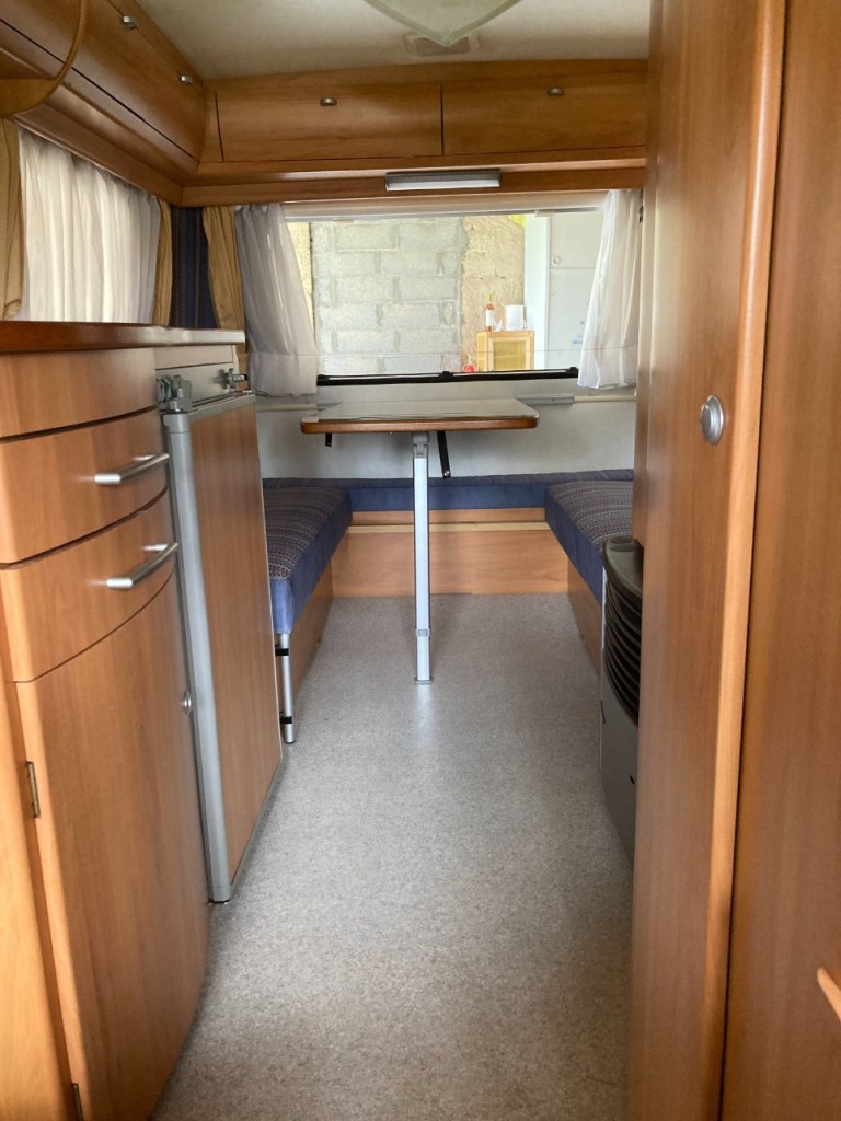 caravane intérieur (2).JPG