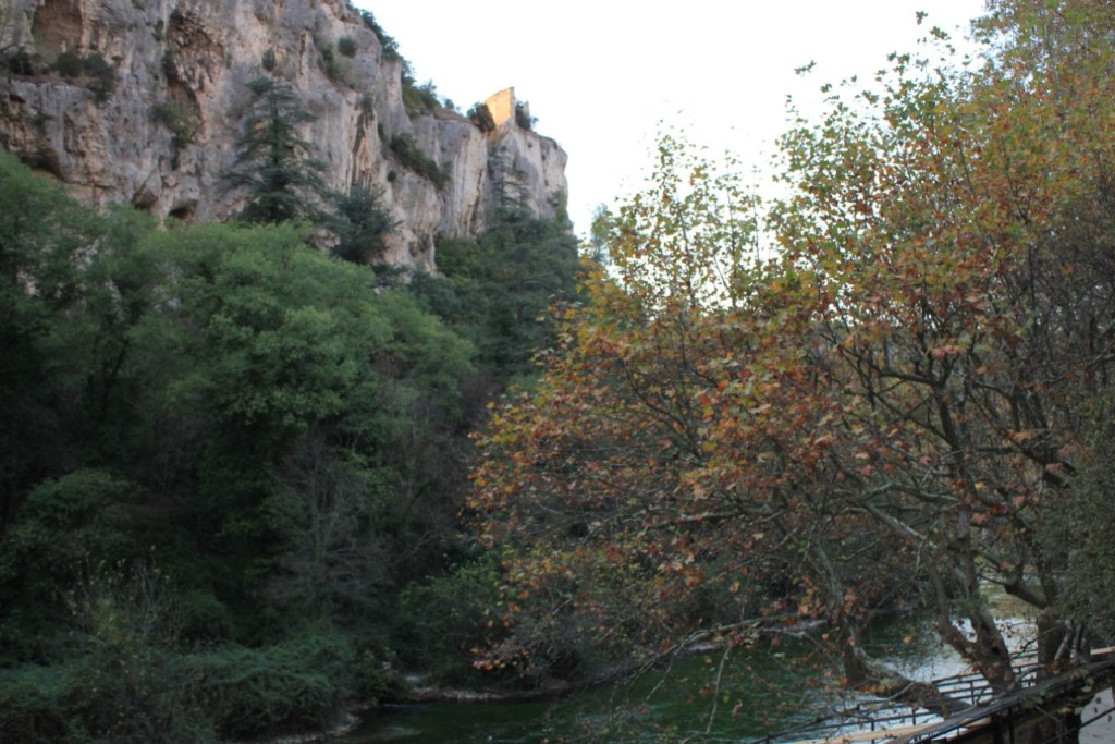 64 - Fontaine de Vaucluse.JPG (258.64 Kio) Vu 2276 fois Fontaine de Vaucluse
