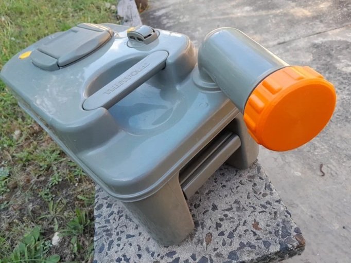 Bouchon eaux usées.jpg