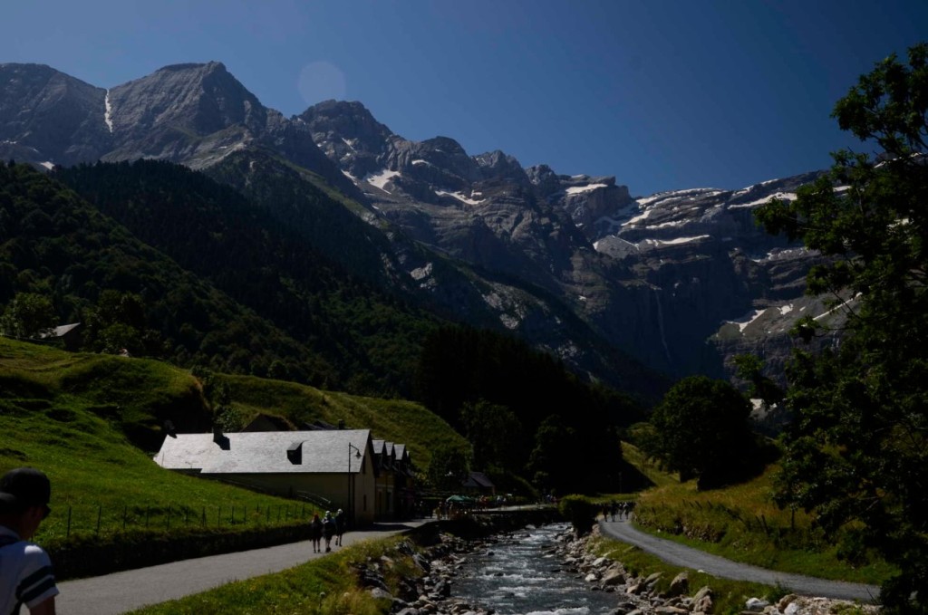 _NKN0548 Astazou .jpg (207.16 Kio) Vu 5046 fois En 1985, les couloir (SWAN) entre les 2 Astazous( à gauche sur la photo) était, fin août, entièrement en glace. Là, non.