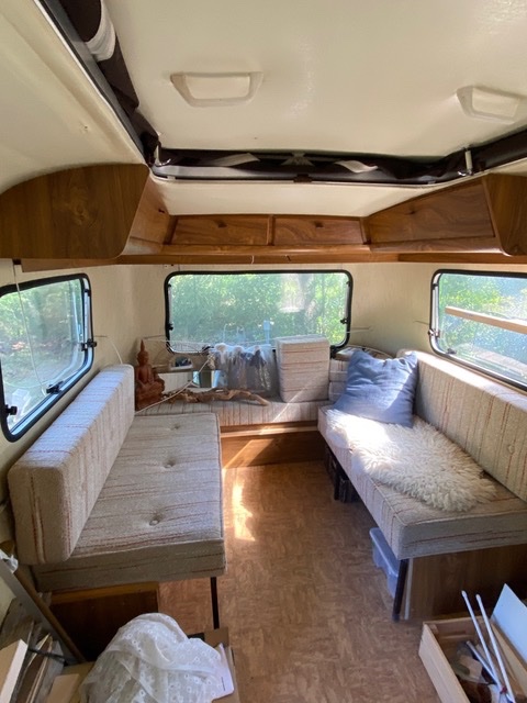 Je donne les assisses + les coussins . Me contacter rapidement avant déchèterie fin octobre…