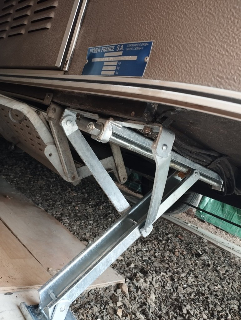 Stabilisateur neuf Eriba (6).jpg