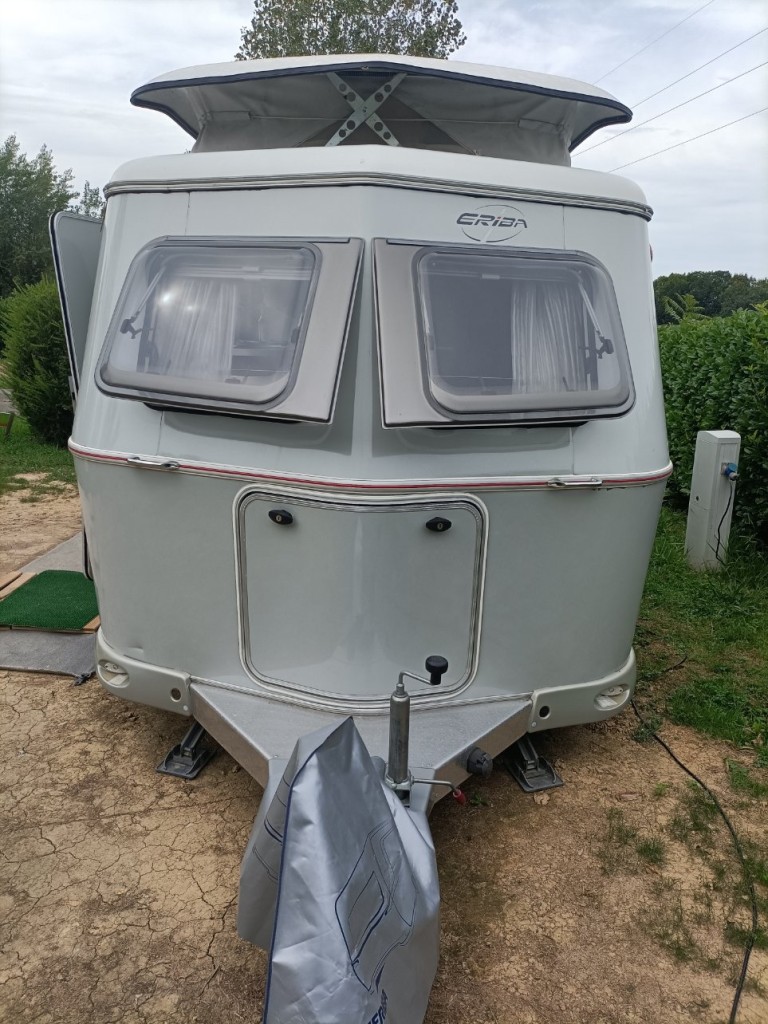 CARAVANE DEVANT.jpg