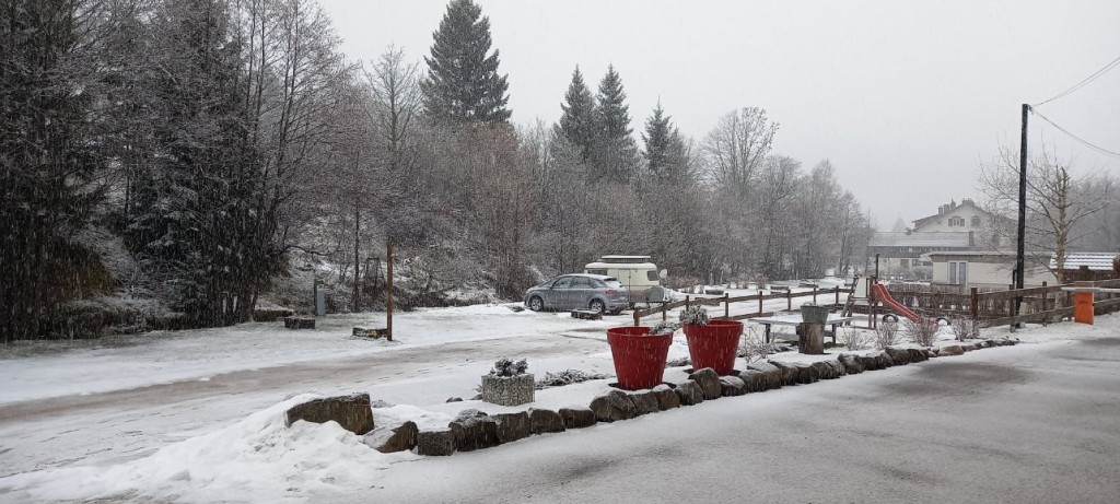 La neige arrive, on est seul au camping