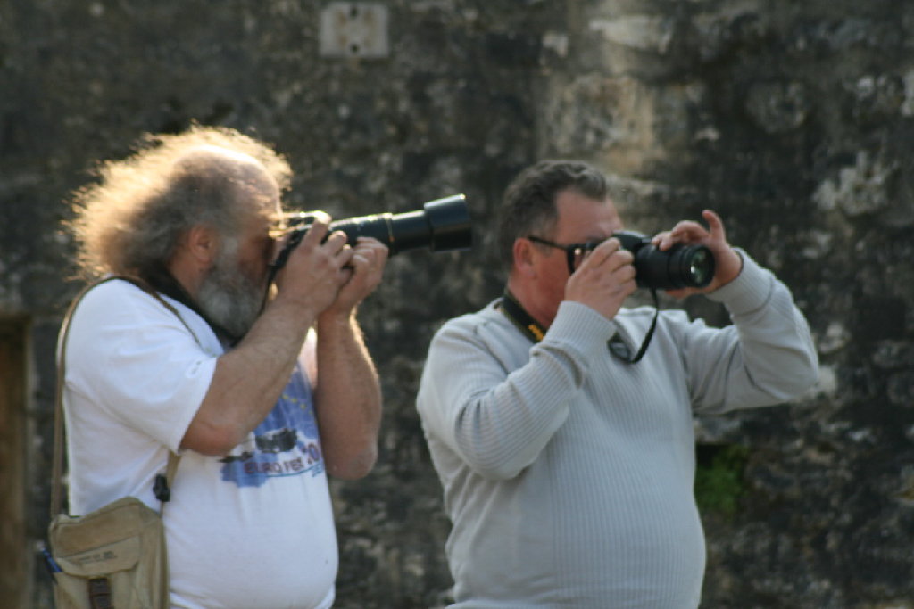 Attention, les Paparazzis sont de retour.