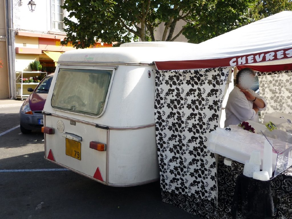 15 SEPT puck au marché2.jpg