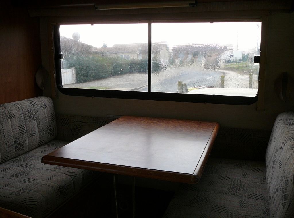 Dinette qui fait lit