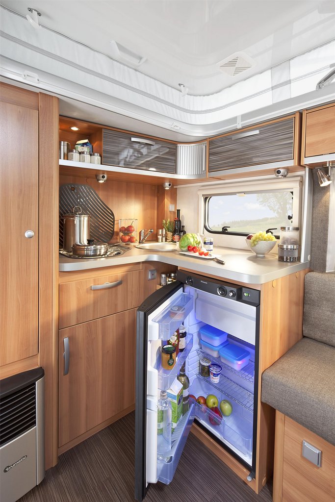 hymer_feeling_230_innen_kueche_malmoe.jpg