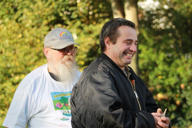 Marcel et Lionba qui est venu ... il a vu de la lumière et ils sont entrés ! Une très bonne idée !!!