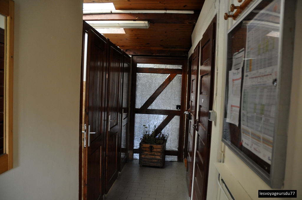 5 WC et accès a l'autre pièce....