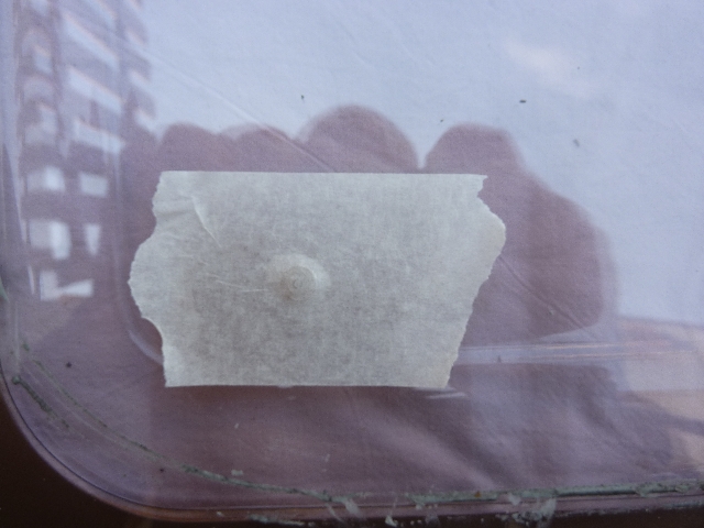 Scotch de travaux sue le bouchon