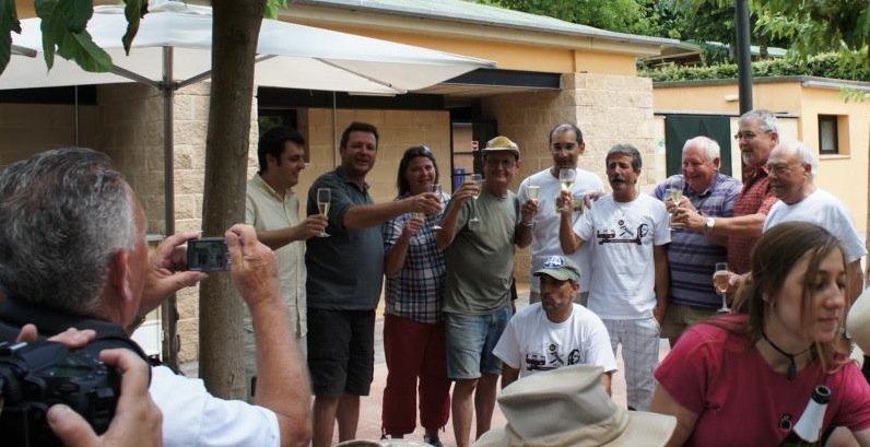 Binbin à sélectionné des gens de tous pays pour un toast