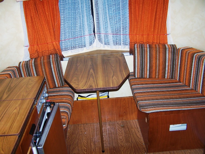 Dinette avant.JPG
