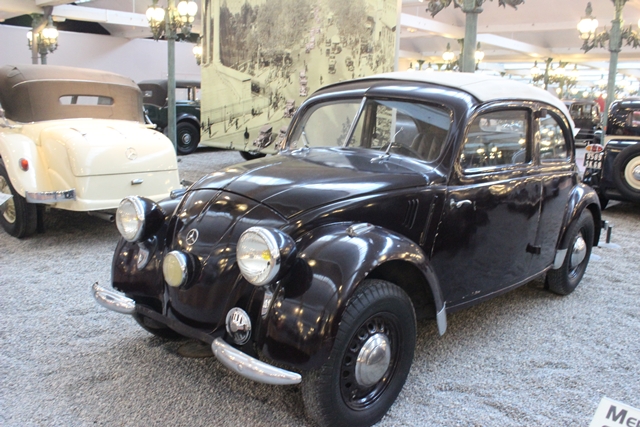 une mercedes qui ressemble a la coccinelle de chez Volkswagen
