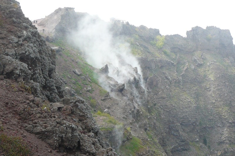 activité dans le vésuve.JPG
