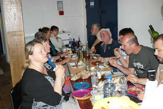 Tous à table!!
