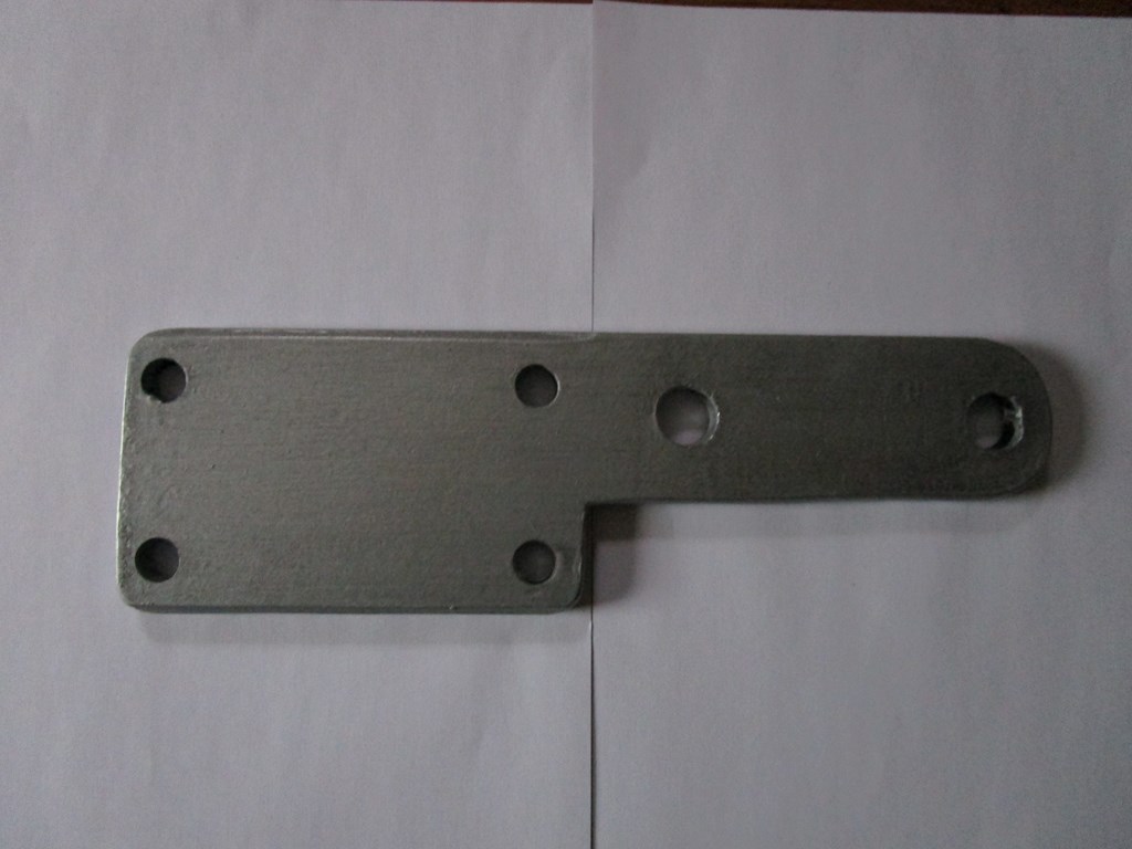 Façonnage de la pièce d'adaptation<br />Ayant un foret diamètre 13 mm maxi ,j'ai limé pour atteindre le 17 mm