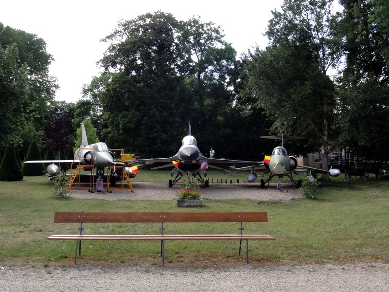 Visite du Chateau Savigny les beaune<br />http://reception-aviation.chateau-savigny.com/musee.htm<br />Pour ceux qui aiment les avions les autos les motos c'est superbe.