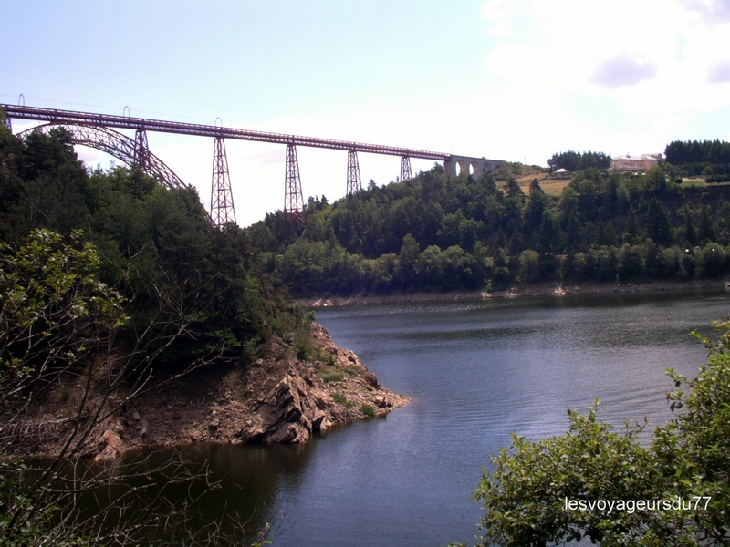 le pont et le lac de garabit