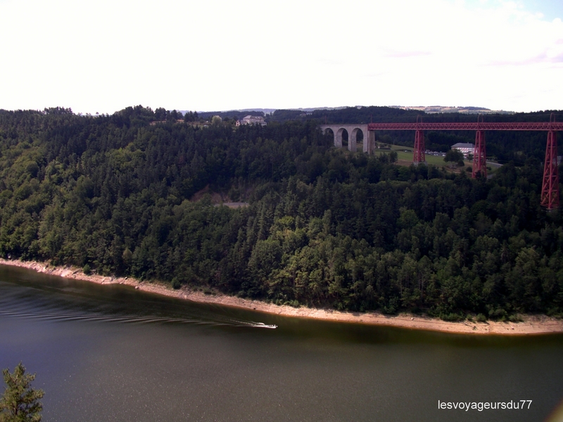 le pont et le lac de garabit