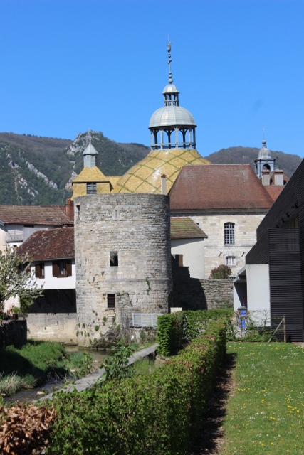 salins les bains <br />ville surveillé a l’époque par deux forteresses appartenant au propriétaire des salins ;car le sel al 'époque était la monnaie d’échange comme l'euro actuellement (en meilleur forme )