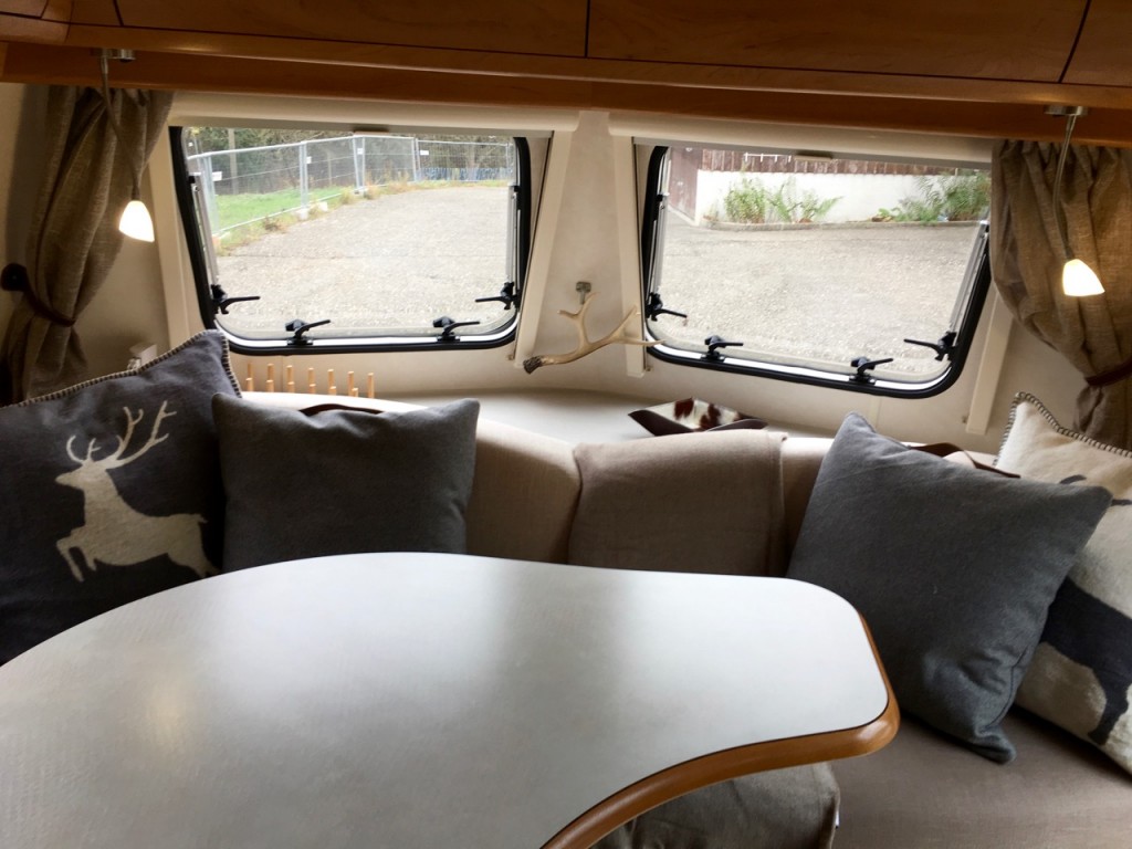 IMG_1699.jpg (244.54 Kio) Vu 47043 fois Salon, vue avant