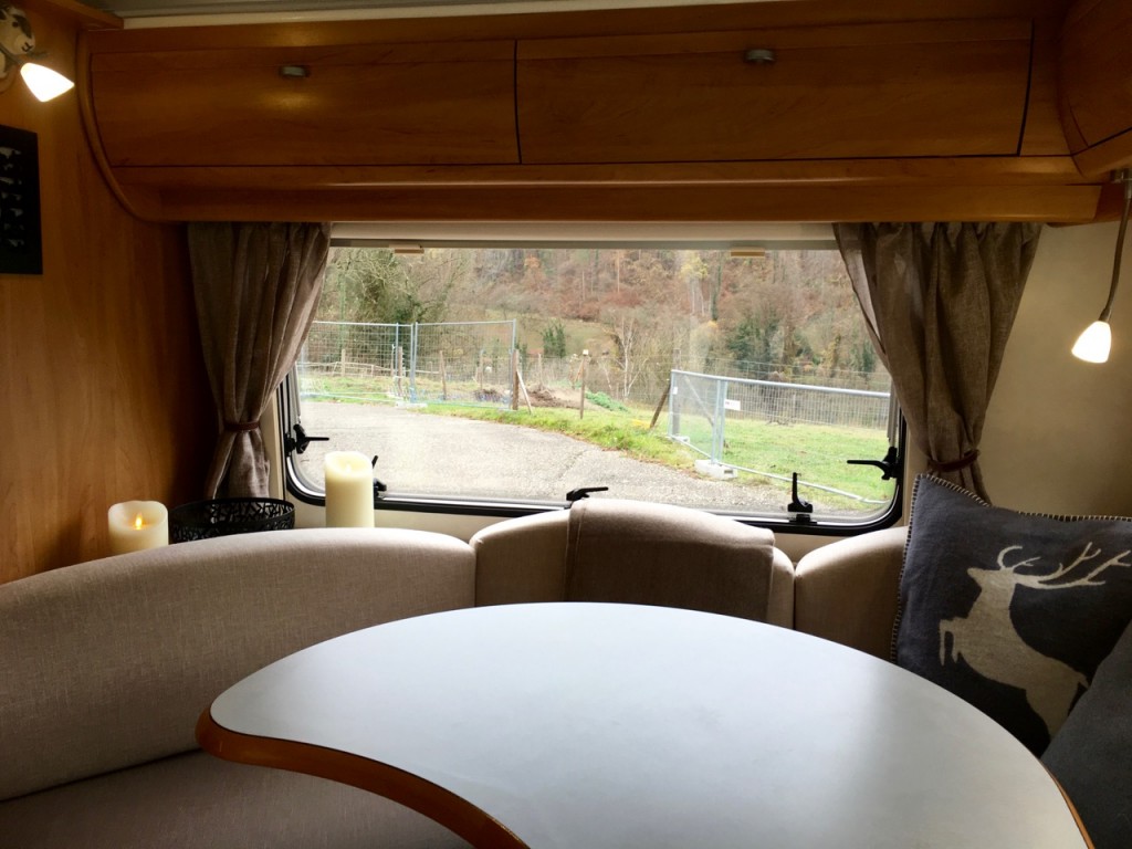 IMG_1700.jpg (252.69 Kio) Vu 47032 fois Salon, vue latérale