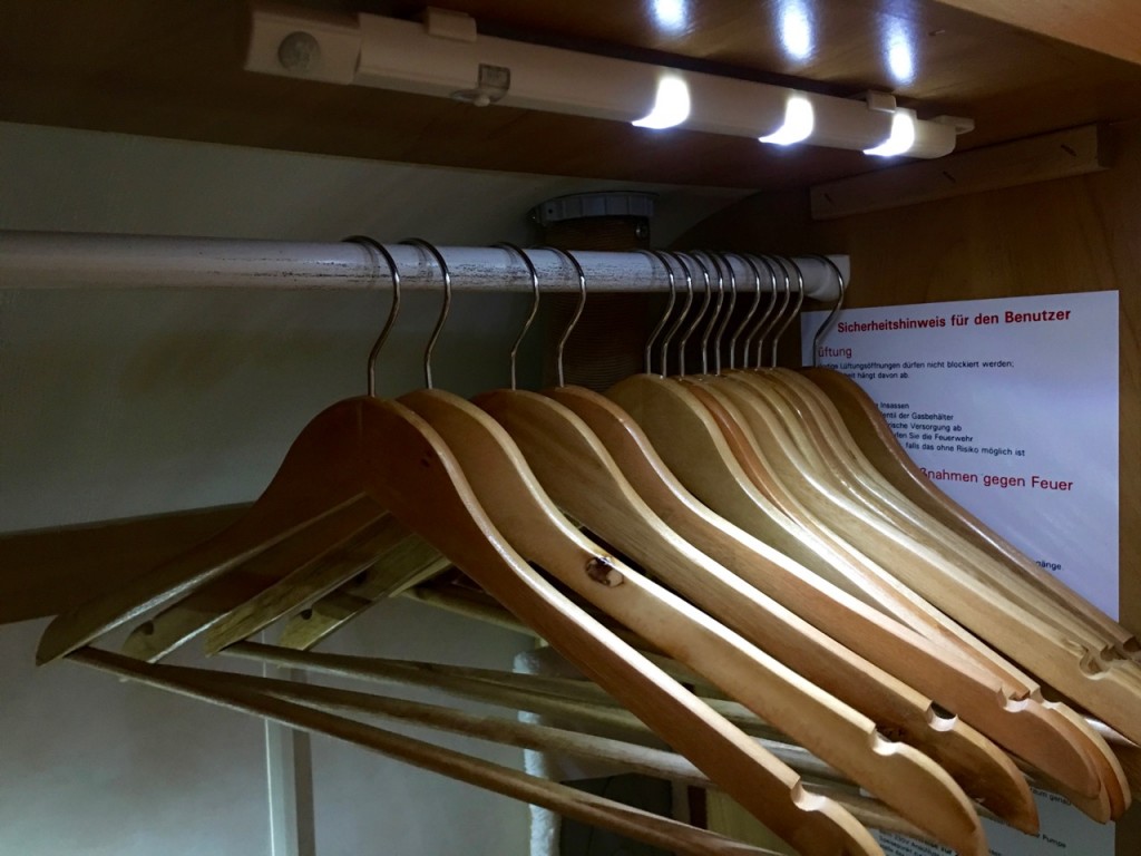 IMG_1706.jpg (241.23 Kio) Vu 47043 fois LED Penderie