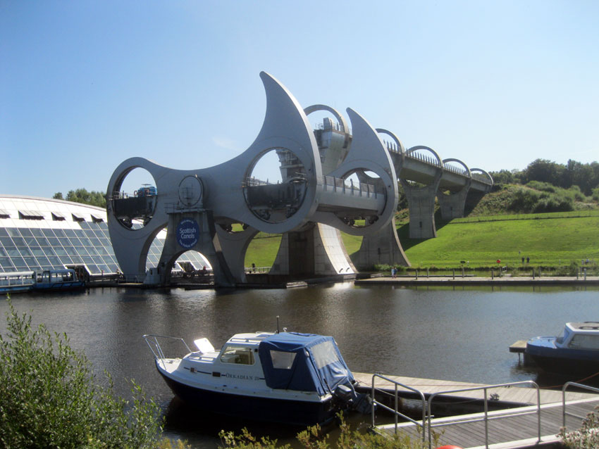 62-Falkirk-Wheel,-Canal-Bas.jpg