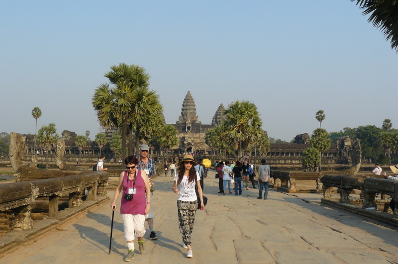 adepartgrandtempleangkor.JPG
