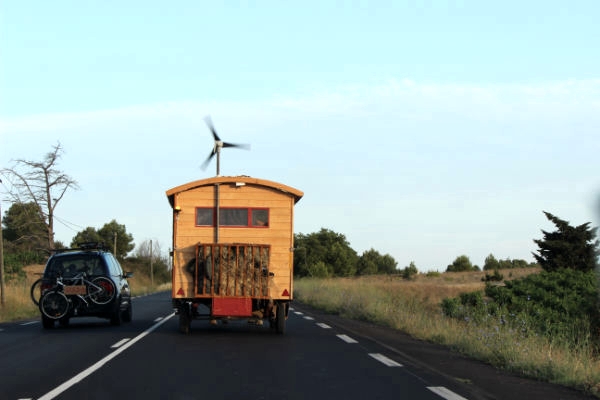 Roulotte cheval éolienne.jpg
