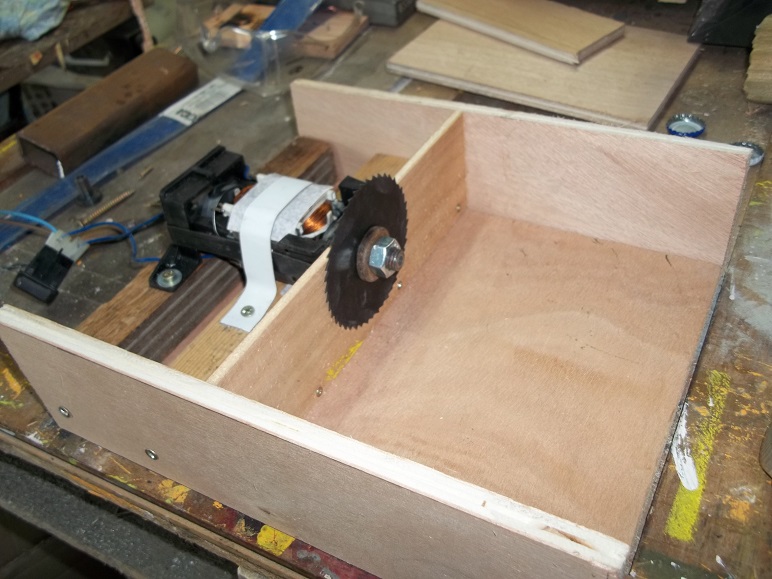 fabrication d'une mini scie sur table