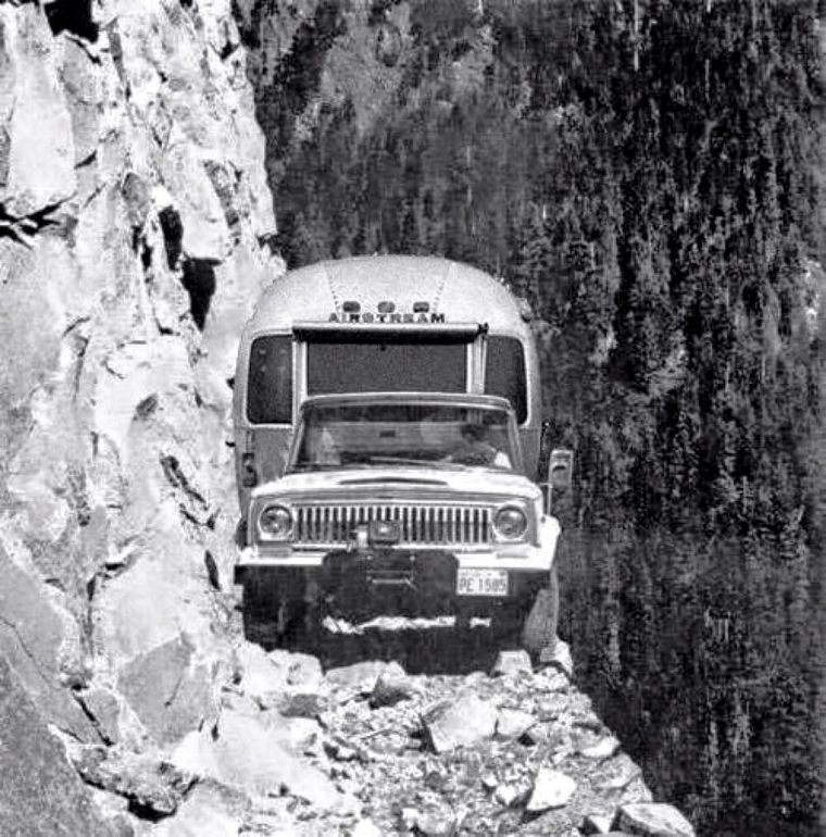 No route Wagonner et Airstream.jpg