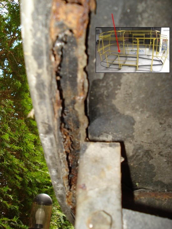 La photo contient une réduction de la structure (merci à Landeriba pour cette photo) la flèche rouge indique l'endroit concerné par la photo...
