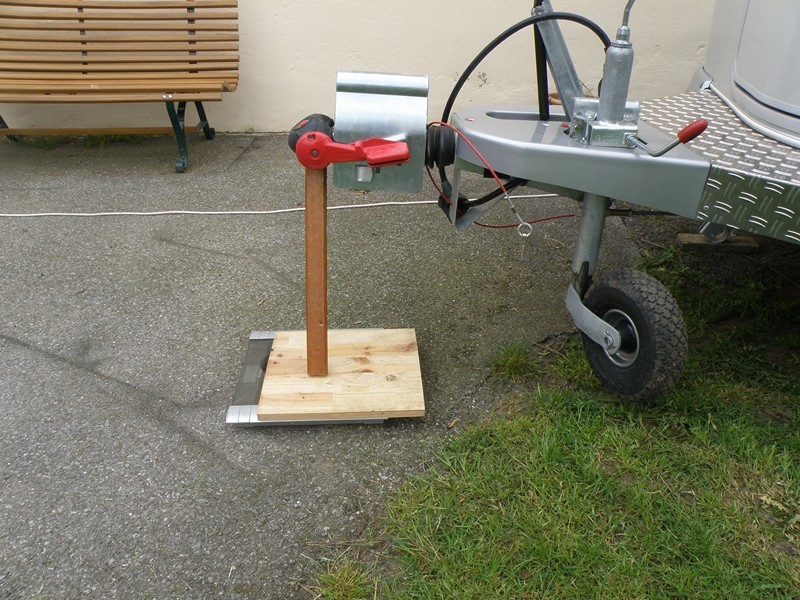 pesée avec ou sans eau, 50 litres dans la  réserve arrière,  ça change le poids sur la flèche ! !