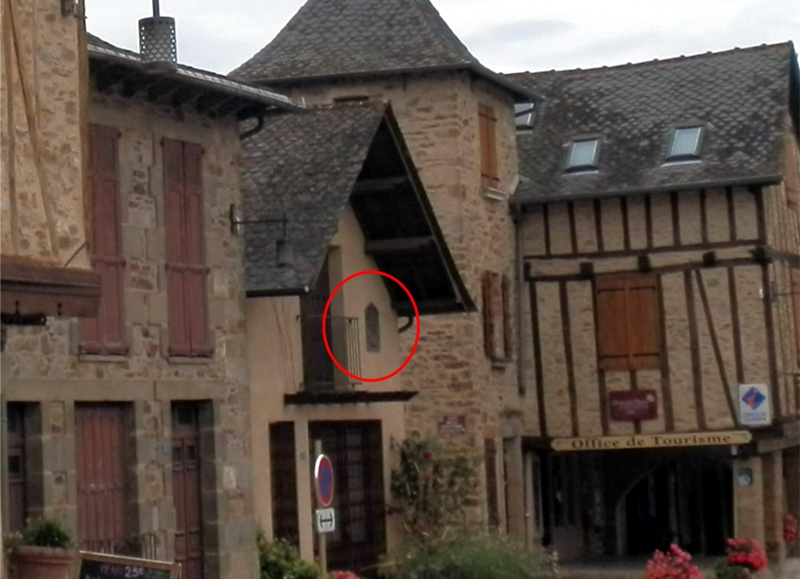 2016_09_010_Najac_25_place_du_Faubourg.jpg