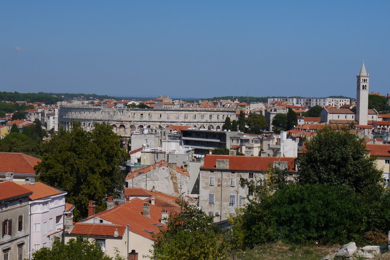 Vue sur Pula et ses arènes