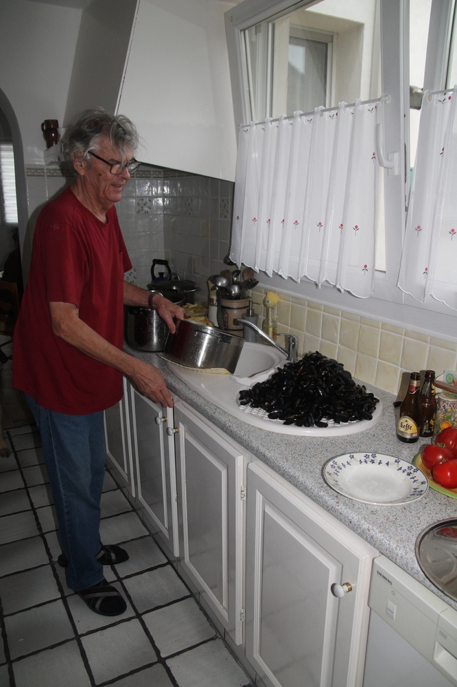 6 litres de moules pour 4 personnes.