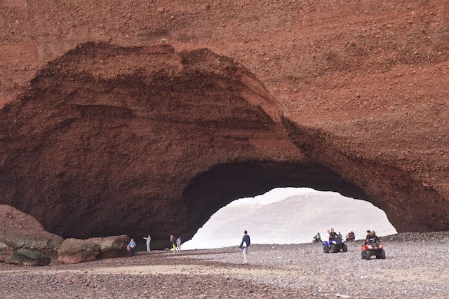 674    de Tiznit à Sidi-Ifni  (falaise de Legzira).jpg