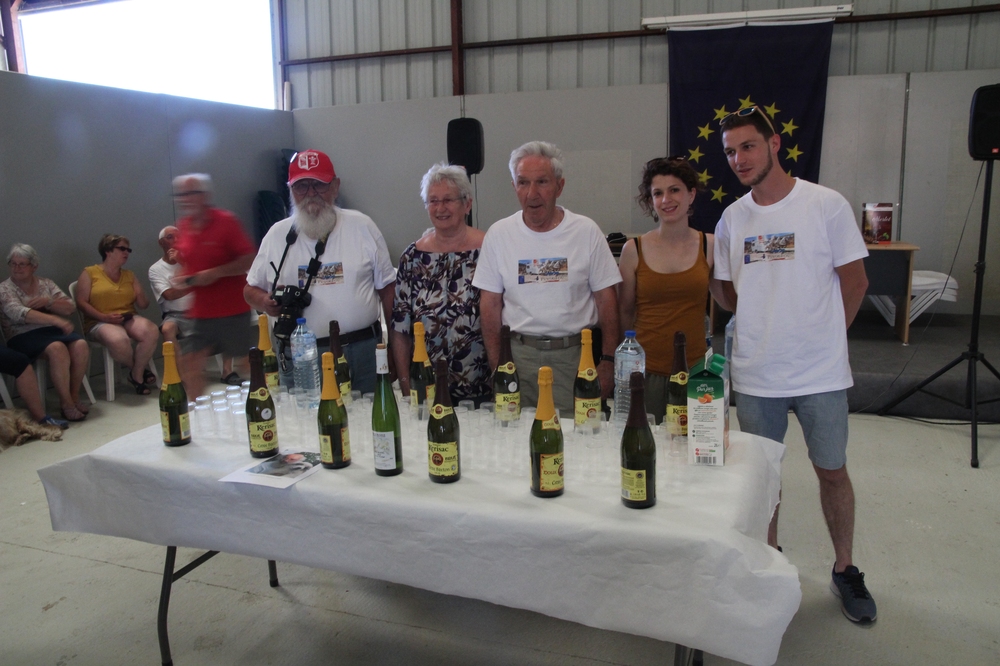 Les plus anciens avec les plus jeunes.