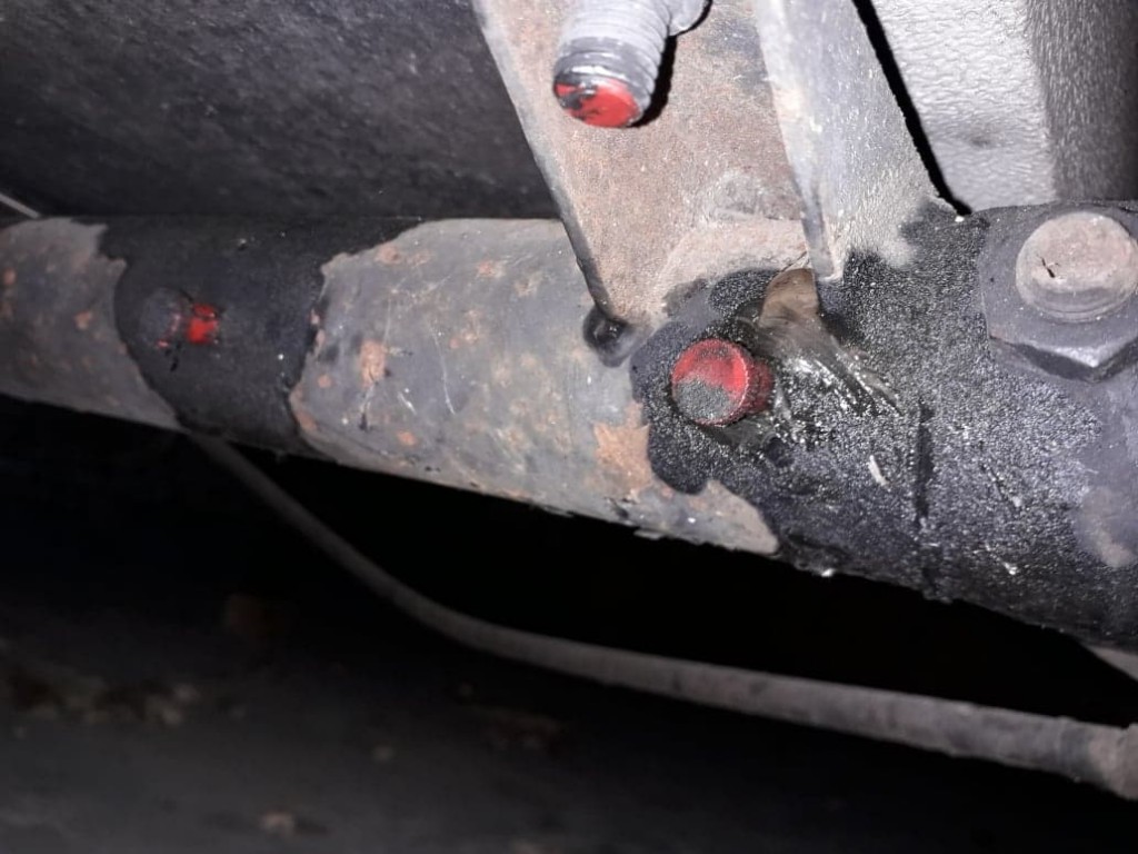 roue droite qui a du jeu ( quand on est face à la puck)