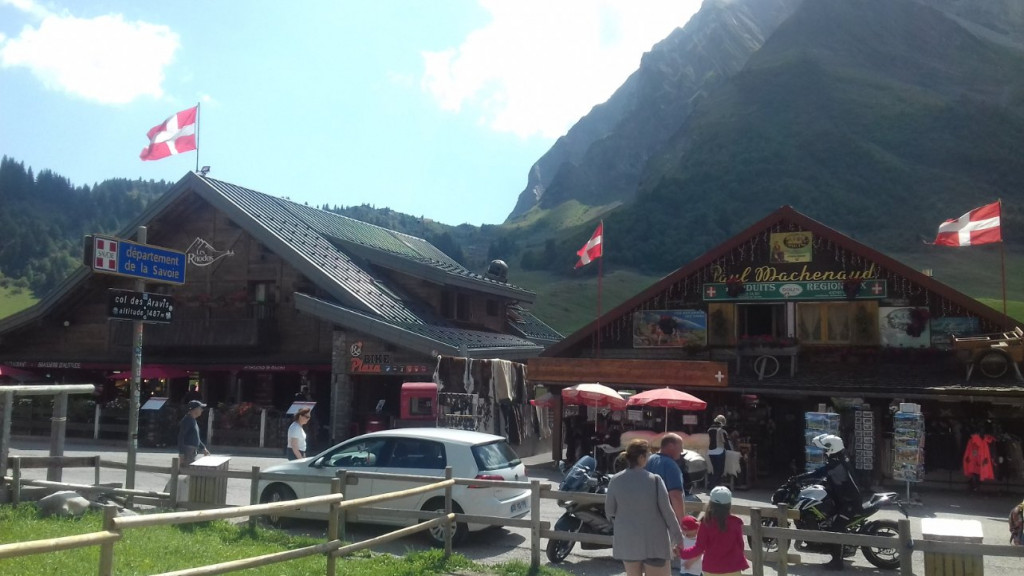 Col des Aravis entre la Clusaz et Fumet.