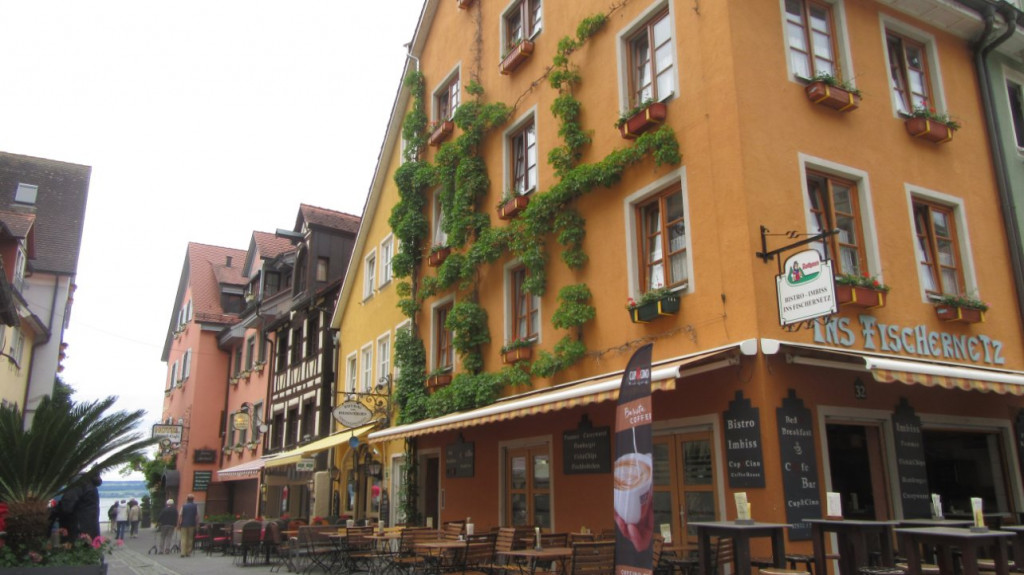 IMG_4825.JPG (191.32 Kio) Vu 10497 fois Meersburg : rue menant vers le Lac