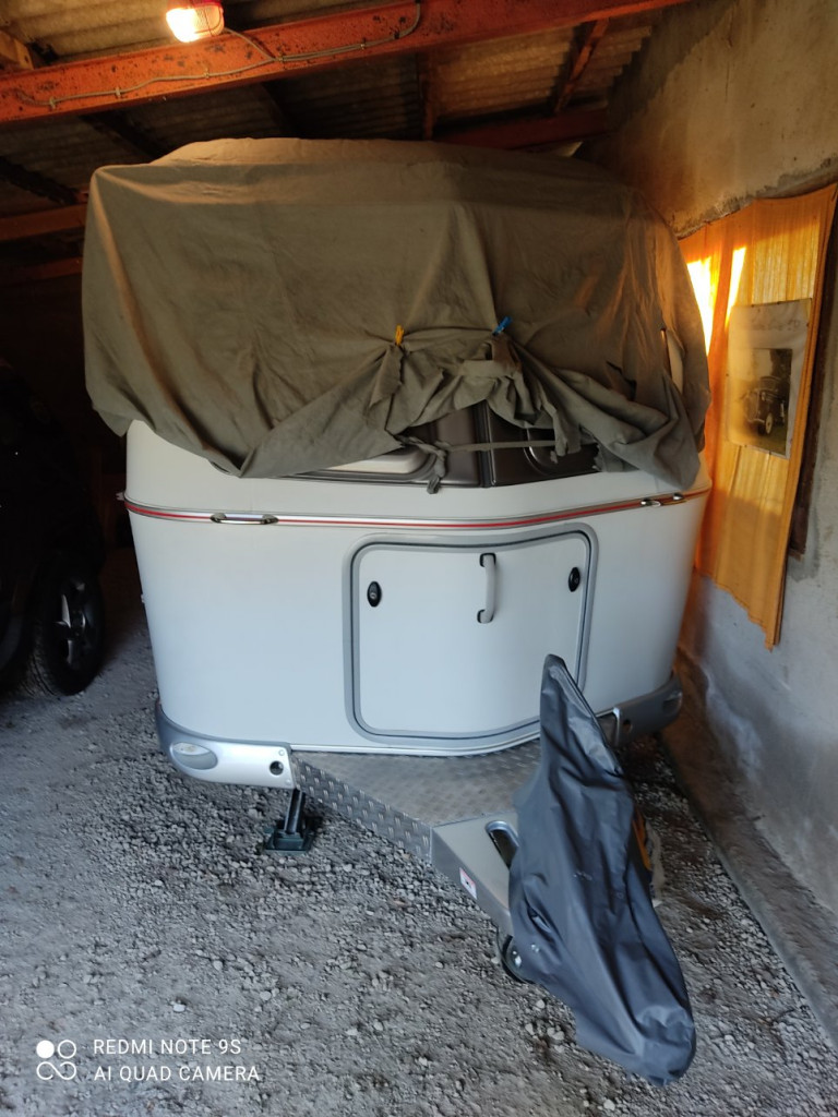 Eriba Triton 410 de 2014.jpg